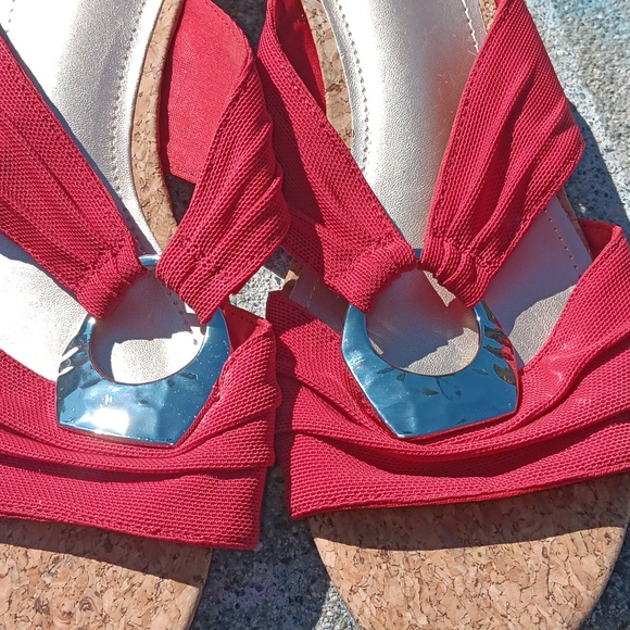 NWOT SLIDE SANDALS - Picture 2 of 4